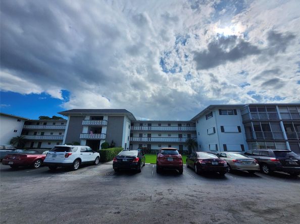 1201 Hillcrest Ct 105, Hollywood FL 33021