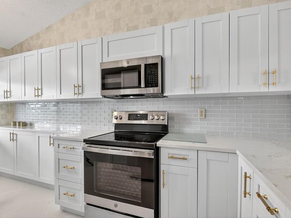 7578 Tahiti Lane 202, Lake Worth FL 33463