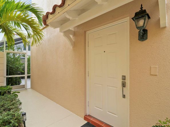 18 Tall Oaks Circle, Tequesta FL 33469