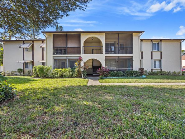 3622 La Playas Court B2, Greenacres FL 33463