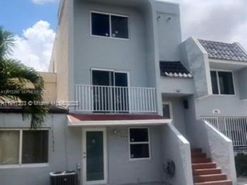984 W 40th Street