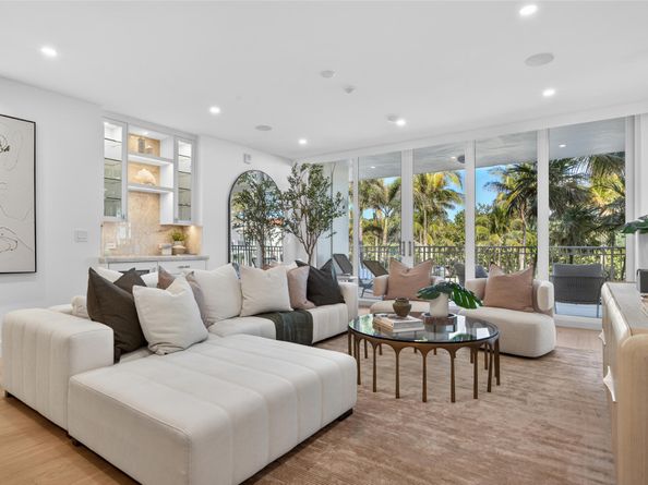 100 Royal Palm Way D2, Palm Beach FL 33480