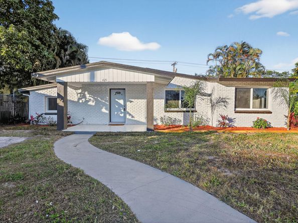 621 SE 1st St., Hialeah FL 33010