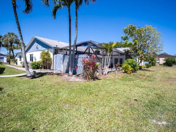 1103 Timberlane Circle, Greenacres FL 33463