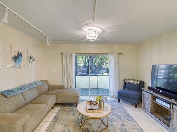 3095 N Oakland Forest Drive 104, Oakland Park FL 33309