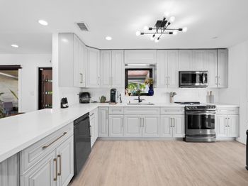 2601 NE 8th Court
