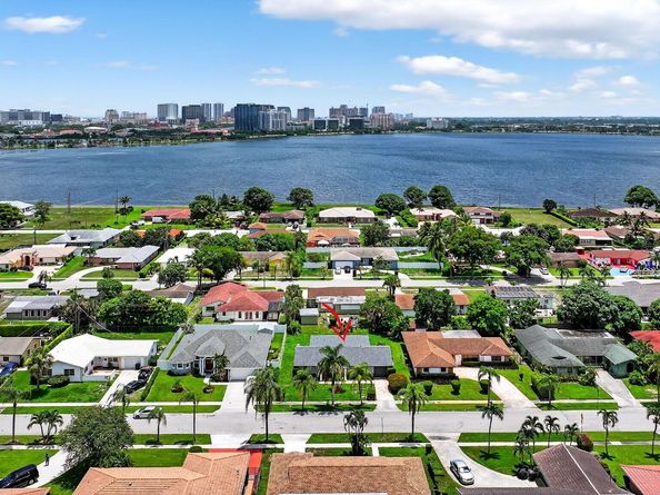 600 S Mangonia Circle, West Palm Beach FL 33401