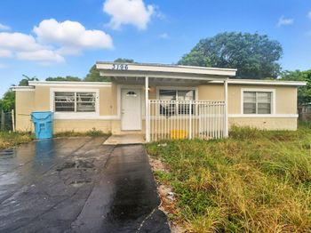 3196 N Seacrest Blvd