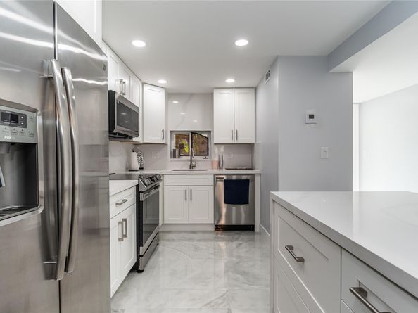 9523 S Hollybrook Lake Dr 102, Pembroke Pines FL 33025