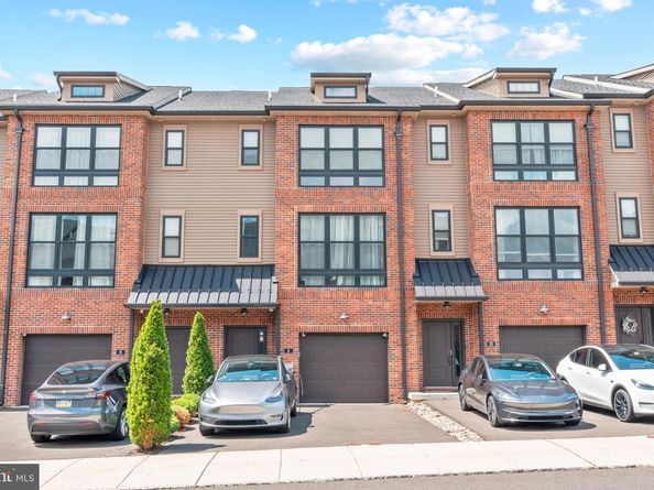 8 Sienna Place, Feasterville Trevose PA 19053