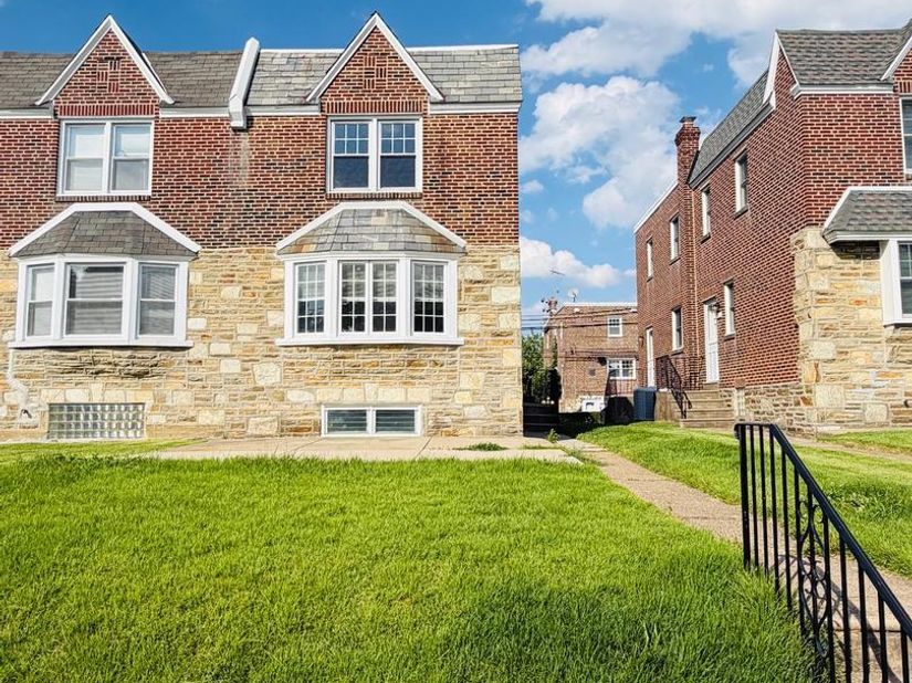 2219 Fuller Street, Philadelphia PA 19152