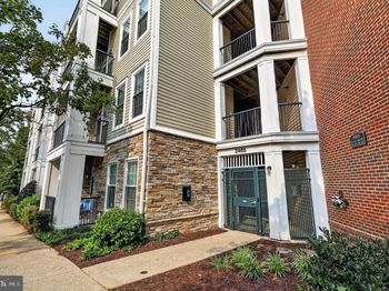 2465 Army Navy Drive