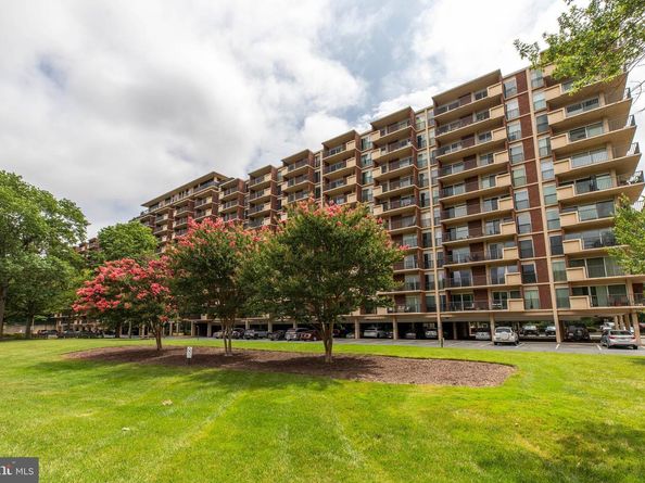 1300 Army Navy Drive 814, Arlington VA 22202
