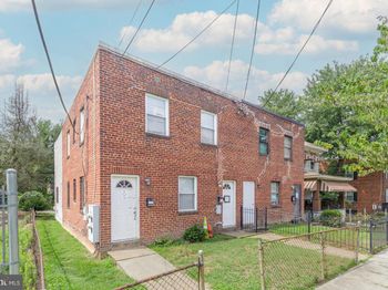 4229 Dix Street NE