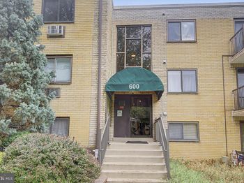 1575 W Street Road