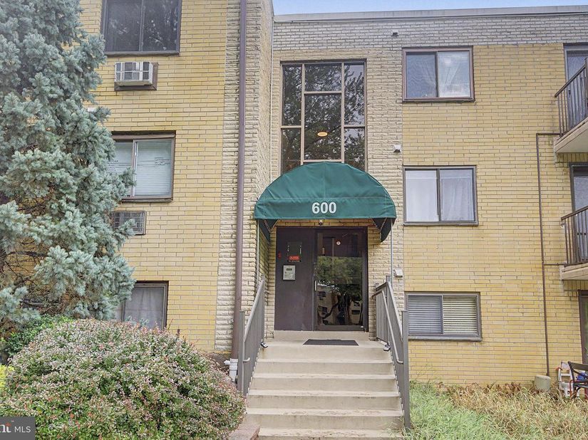 1575 W Street Road 614, Warminster PA 18974