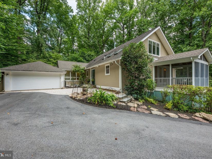 9328 Garden Court, Potomac MD 20854