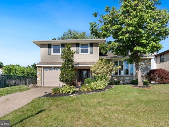 613 Oakfield Lane, Philadelphia PA 19115