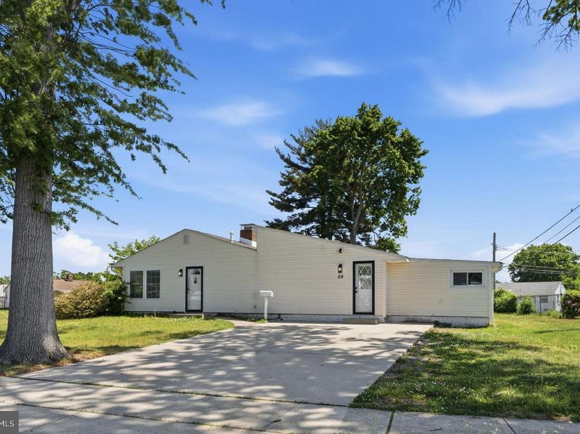 54 Freedom Lane, Levittown PA 19055