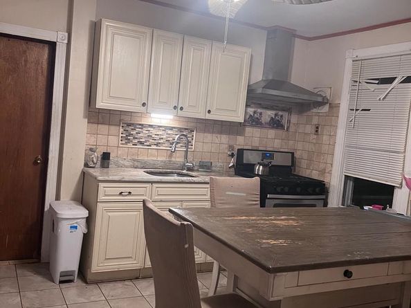 6324 Shelbourne Street, Philadelphia PA 19111