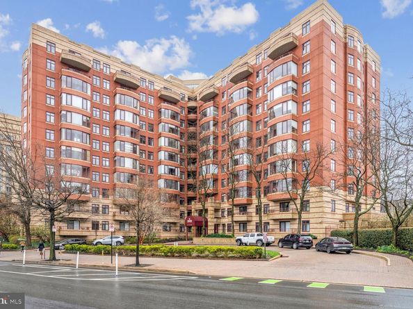 2400 Clarendon Boulevard 103, Arlington VA 22201