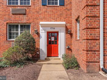 1718 W Abingdon Drive