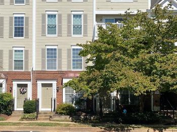 46934 Courtyard Square