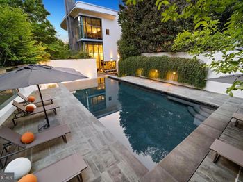 2815 Woodland Drive NW