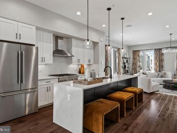 3200 Parkview Walk