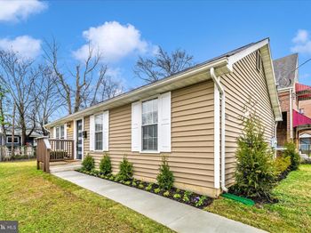 1015 48TH Place NE