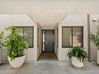 5470 La Jolla Boulevard