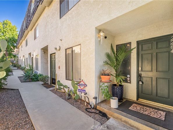 2264 Rose Avenue, Signal Hill CA 90755