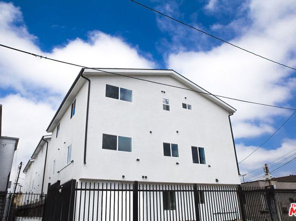 Undisclosed Address #24397913, Los Angeles CA 90044