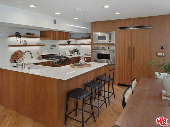 512 Brooks Avenue 6, Venice CA 90291