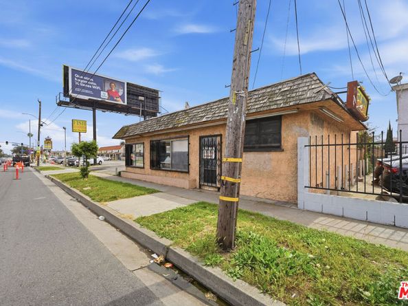 1021 W 101st Street, Los Angeles CA 90044
