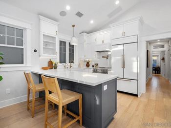 943 F Ave