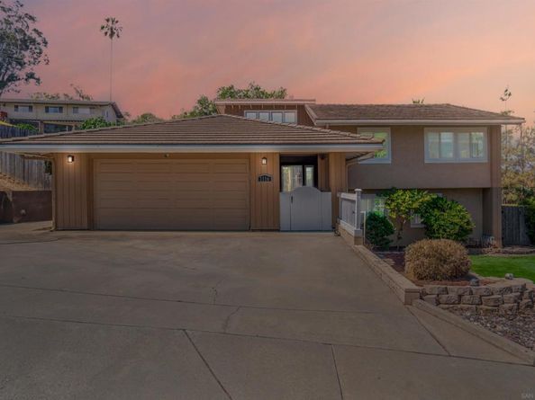 1116 Circle Dr, Escondido CA 92025