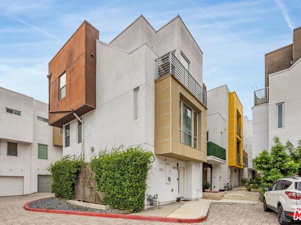 2205 Selig Drive, Los Angeles CA 90026