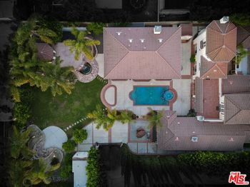 10655 Camarillo Street