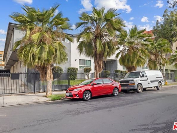 5427 Carlton Way, Los Angeles CA 90027