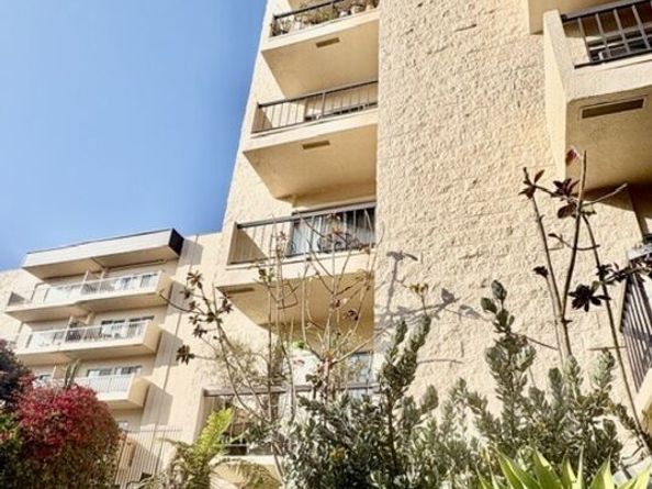 622 S Barrington Avenue 408, Los Angeles CA 90049
