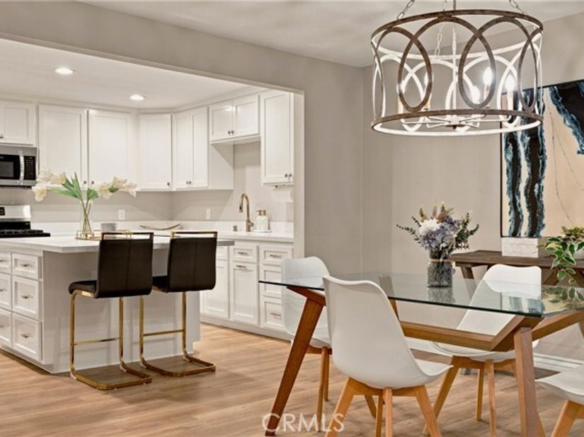 18324 Clark 110, Tarzana (los Angeles) CA 91356