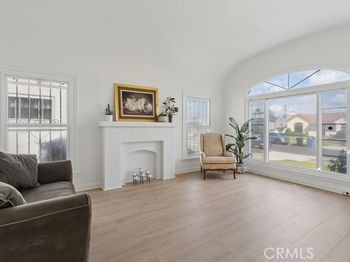 1922 W 84th