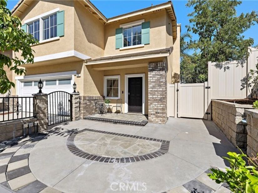 23 Amoret, Irvine CA 92602