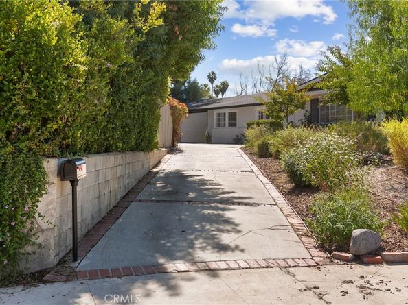 23312 Ostronic, Woodland Hills CA 91367