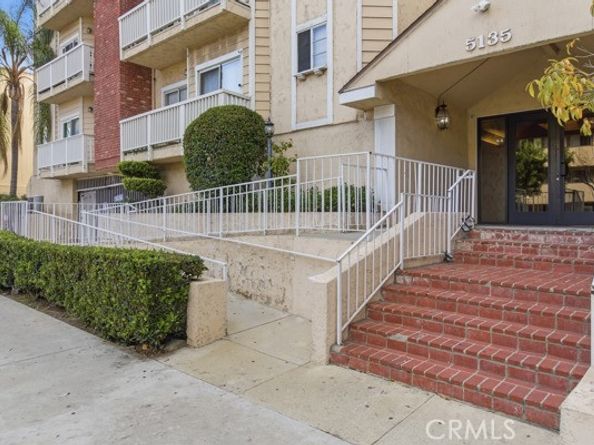 5135 Zelzah 100, Encino CA 91316