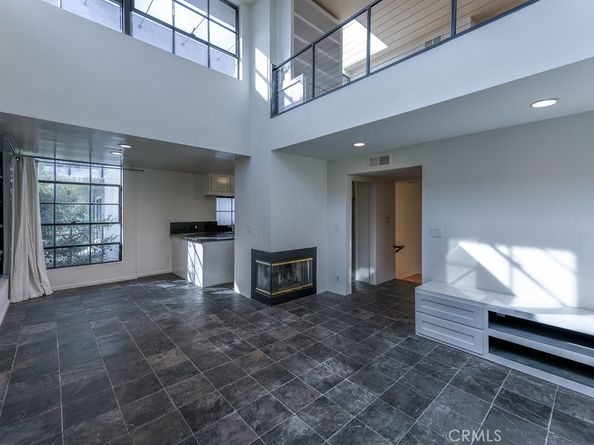 11817 Texas 1, Los Angeles CA 90025