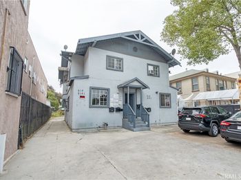 914 W 41st Street