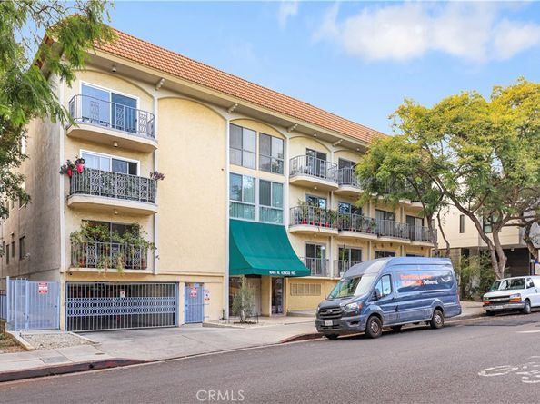 1045 N Kings Road 105, West Hollywood CA 90069