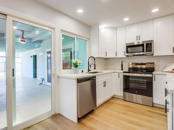 3839 Vista Campana S 6, Oceanside CA 92057